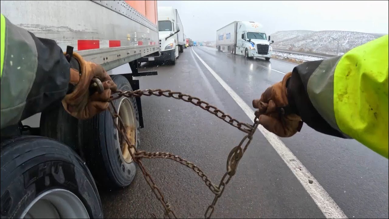 Evita estos errores al poner cadenas en la nieve❄️🚛