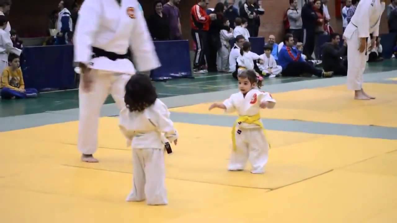 A luta de judo mais fofa da historia!!!! *video engraçado