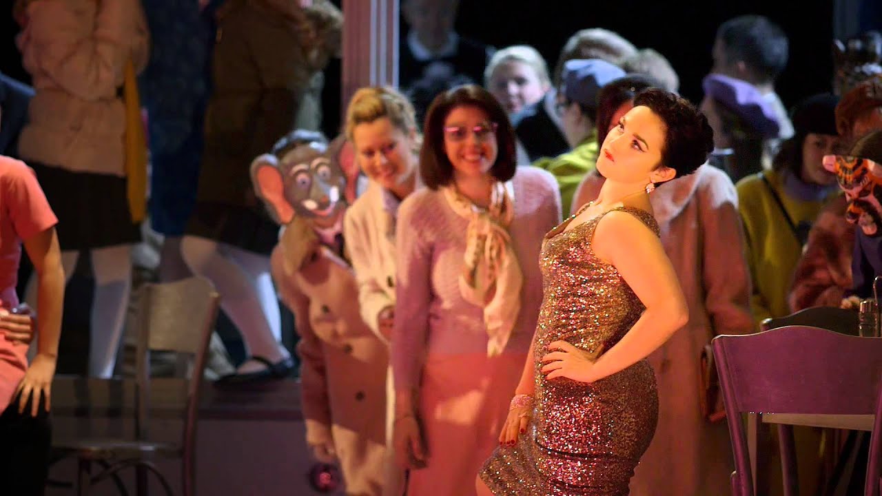Musetta's Waltz from La bohème performed by Rhian Lois | ENO