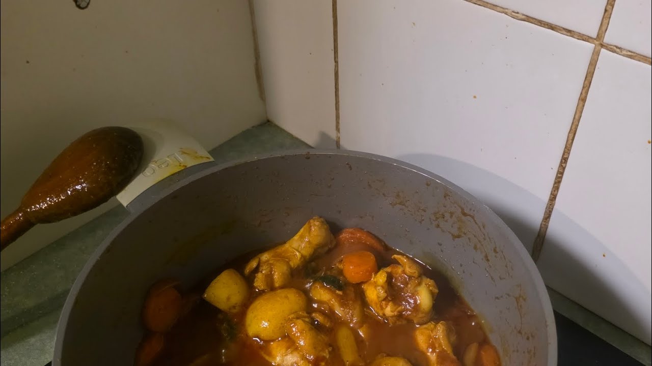 Chicken curry with vegetables and umgqushu