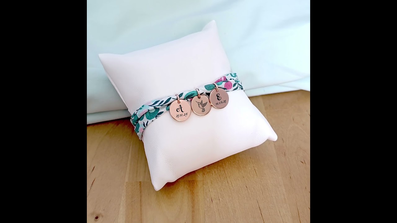 NEMETI BIJOUX   bracelet liberty m&eacute;dailles grav&eacute;es