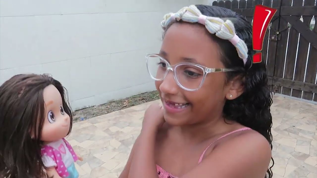 Gabi e Pietro em Historias Divertidas com BRINQUEDOS da Maria Clara e JP - Video para Crianças