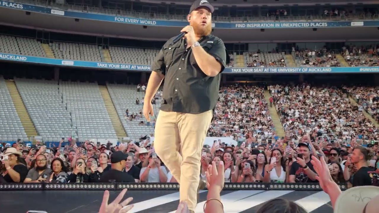 Luke Combs Intro - The kind of love we make & Cold as You Live Eden Park Auckland 18/01/2025