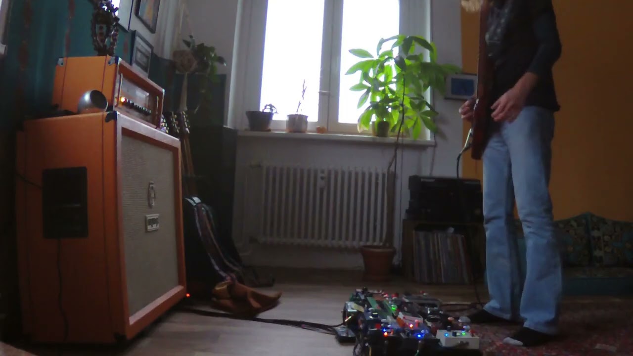 Meditative Evening Drone with controlled Feedback | Squier Standard Stratocaster