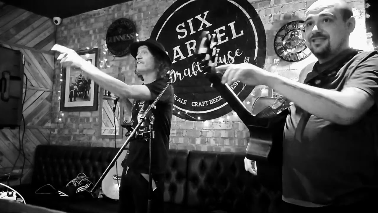 This got LOVELY - privileged to sing with Bertie Black at Jaque Seviour's Open Mic Night at Six...