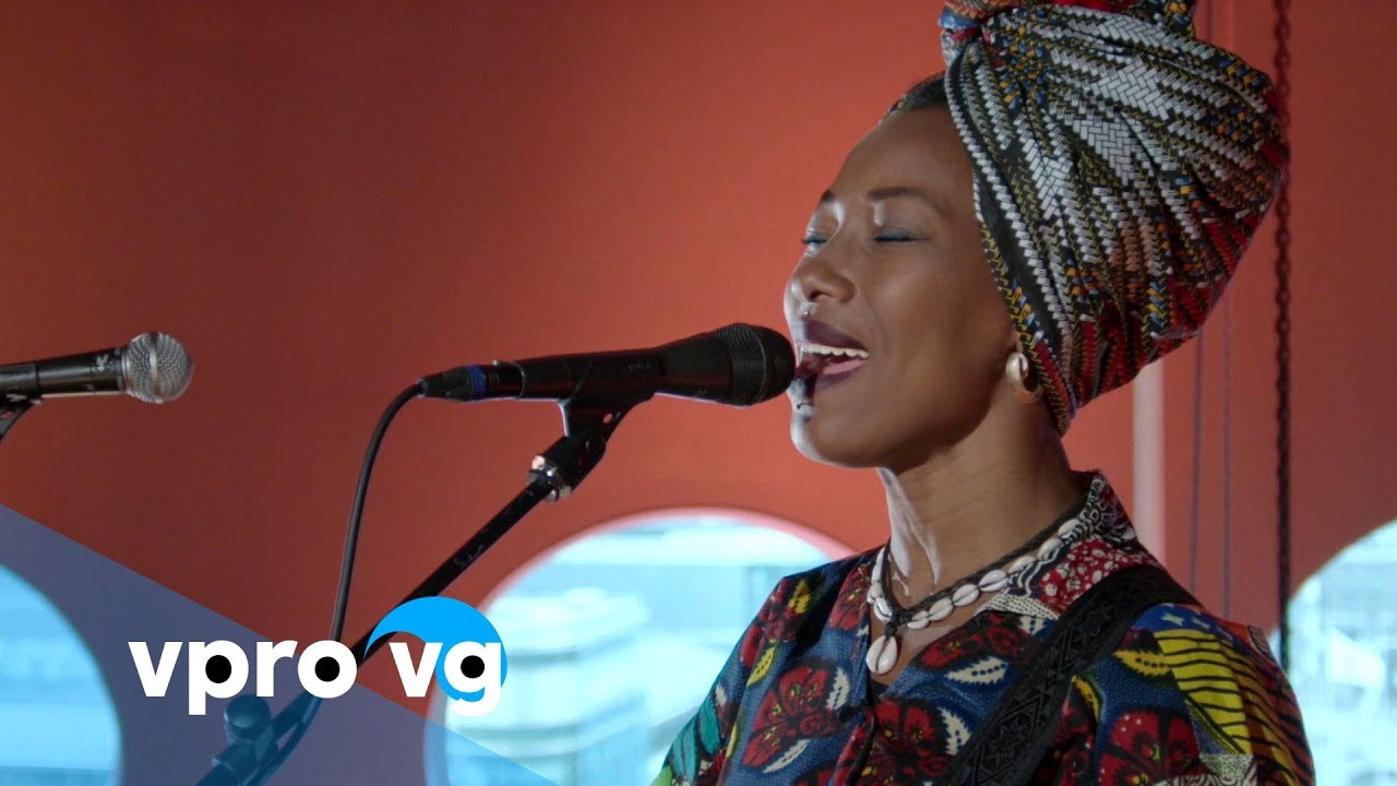 Fatoumata Diawara - Fenfo: N'Terini (live @TivoliVredenburg Utrecht)