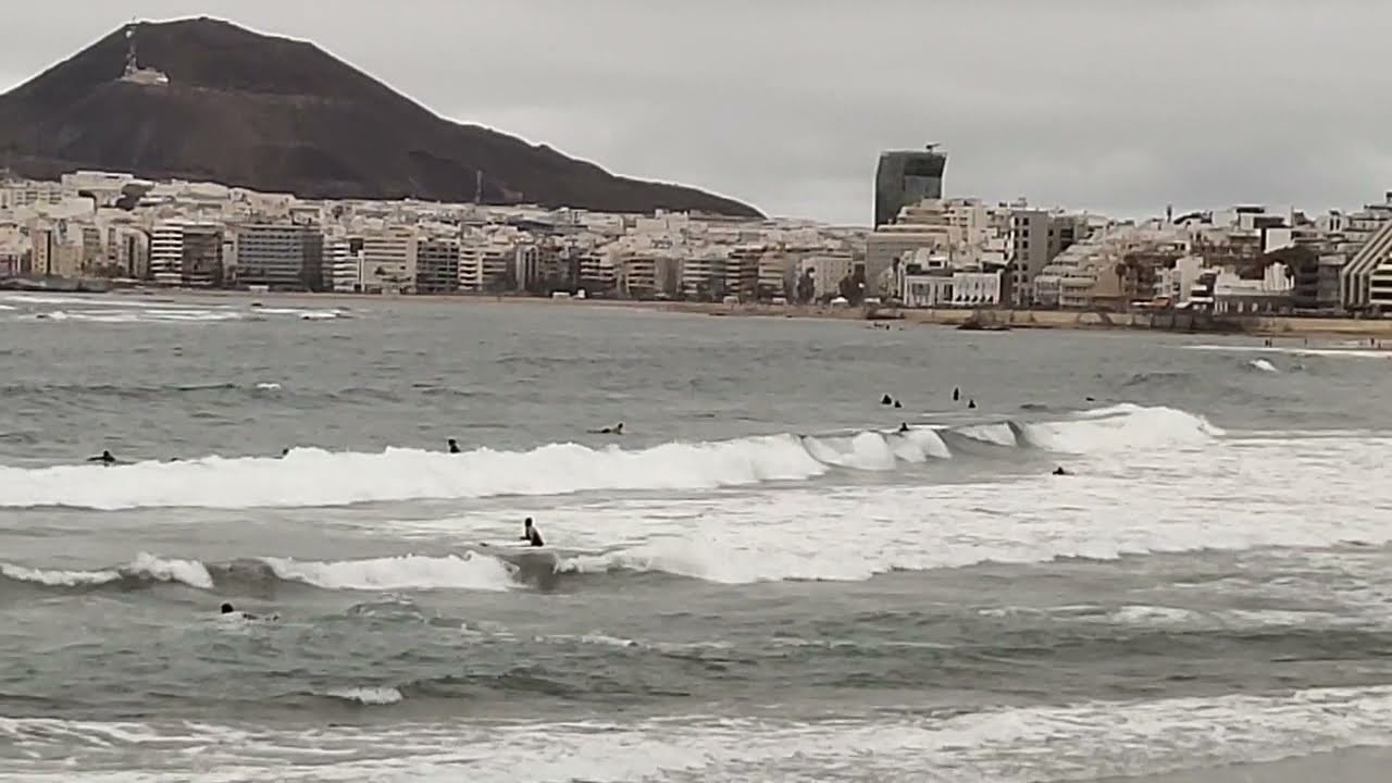 Surfing Playa de Las Canteras, Las Palmas Spain