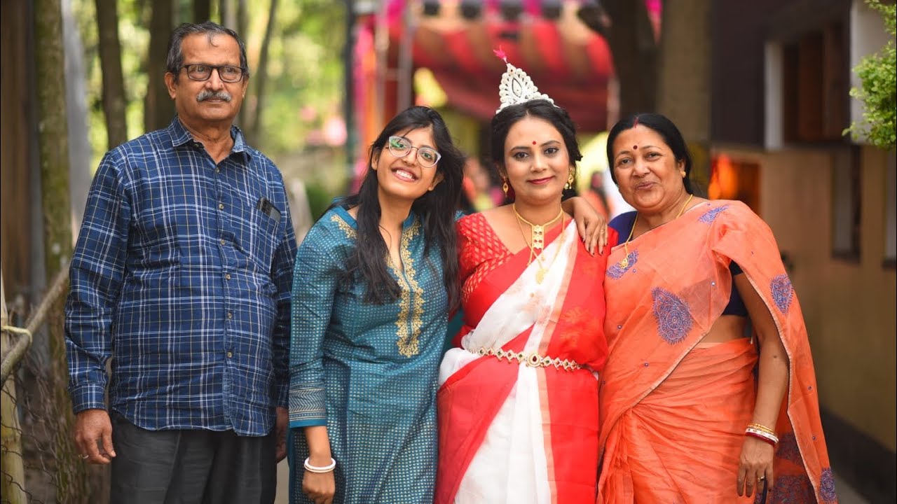 আইবুড়োভাতের অনুষ্ঠান নাচে গানে জমজমাট।