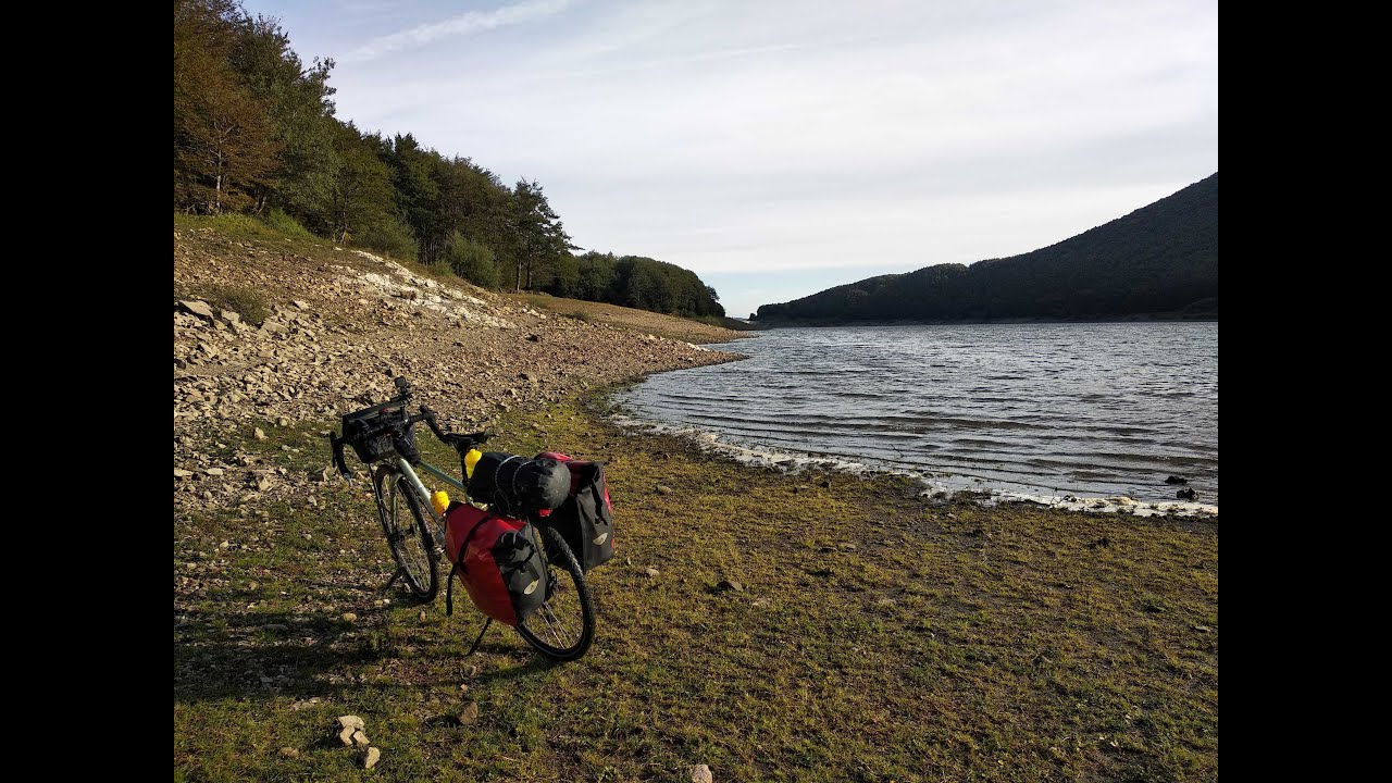Parco dei Cento Laghi in bicicletta. Appennino parmense, Passo del Lagastrello e Passo della Colla.