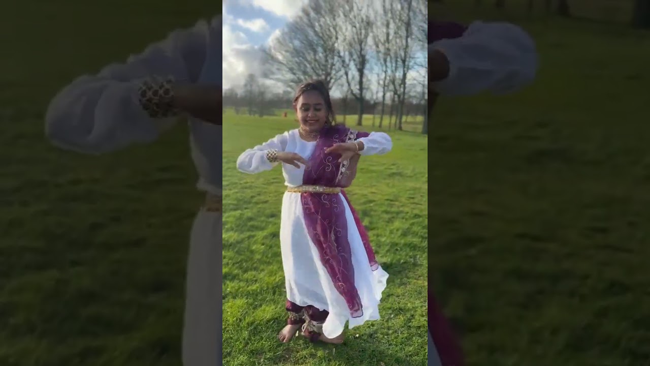 Mohe Rang Do Laal - A blend of graceful Kathak and soulful singing, painted devotion and rhythm