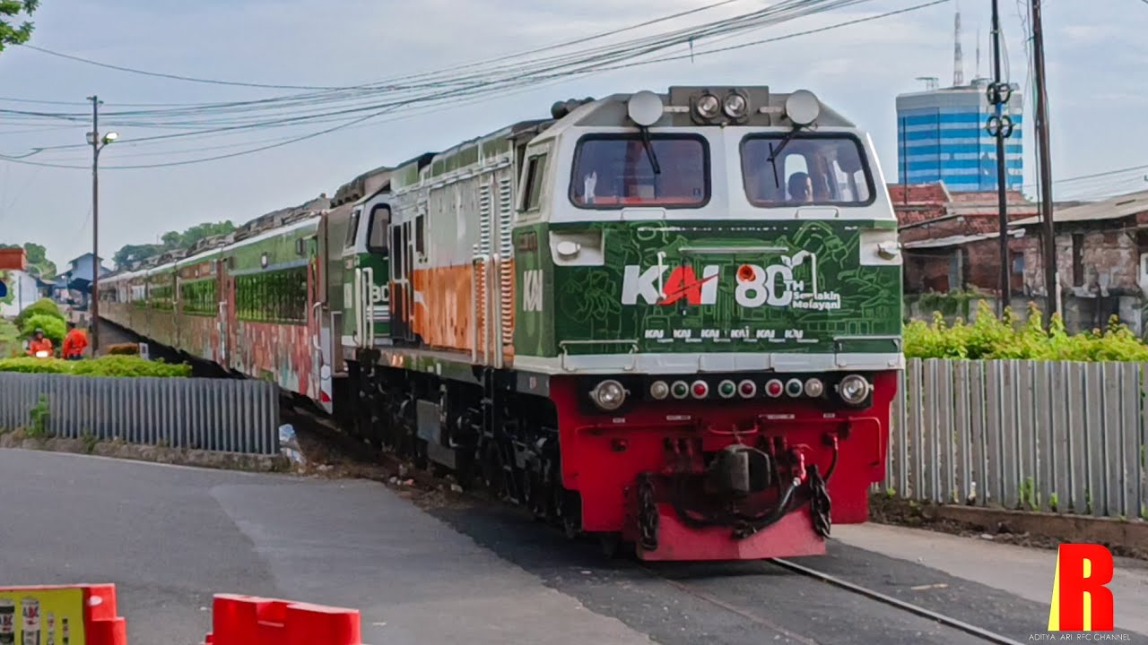 Uji Kesabaran di Perlintasan Kereta Api Wonokromo Saat Kereta Berjalan 20 Km/j Kena Taspat