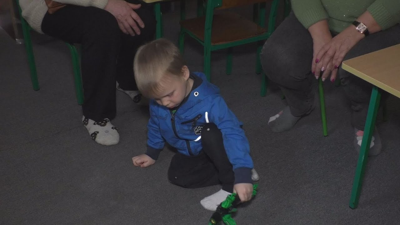 Виснажені та налякані. До Покровська прибули біженці з Волновахи