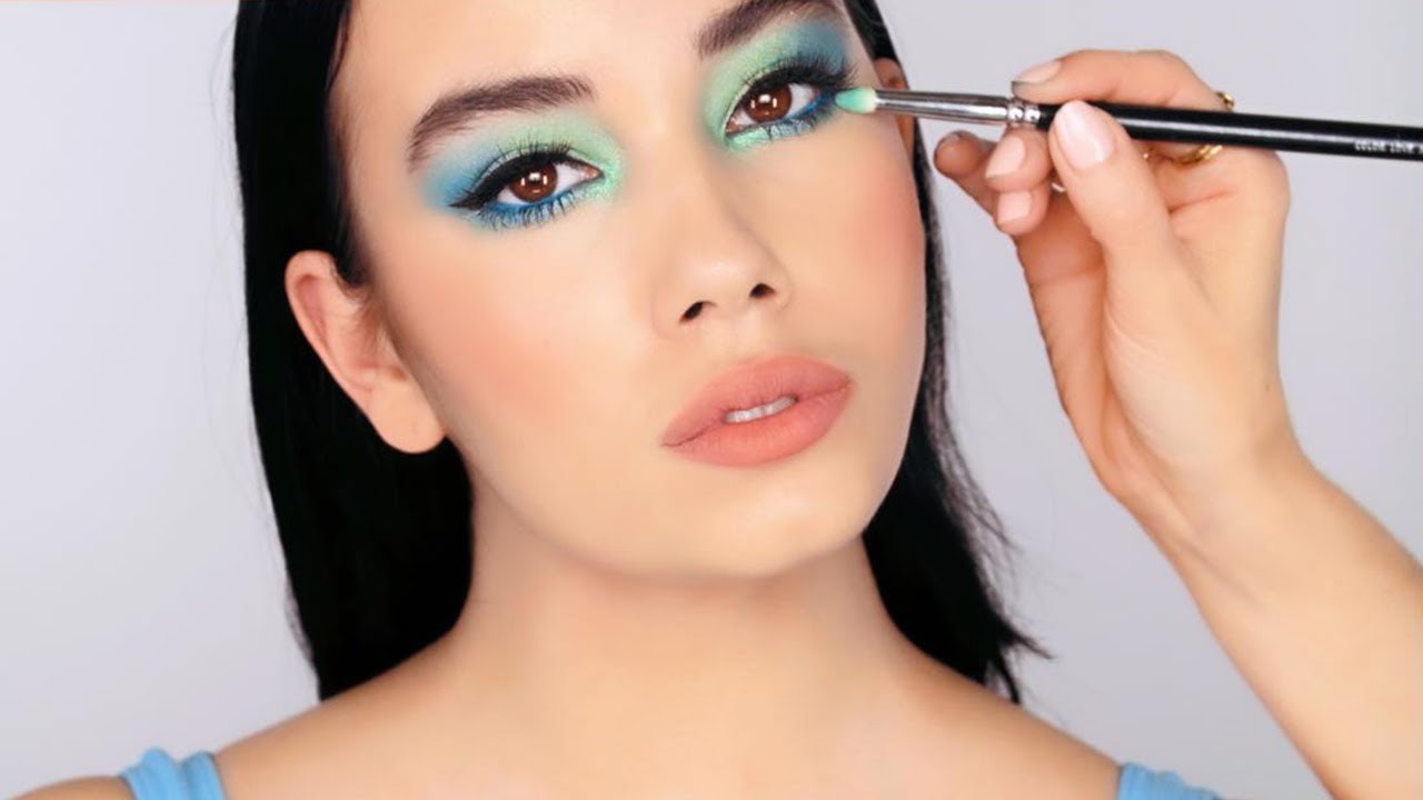 Colourful 'Cloud' Eye Look