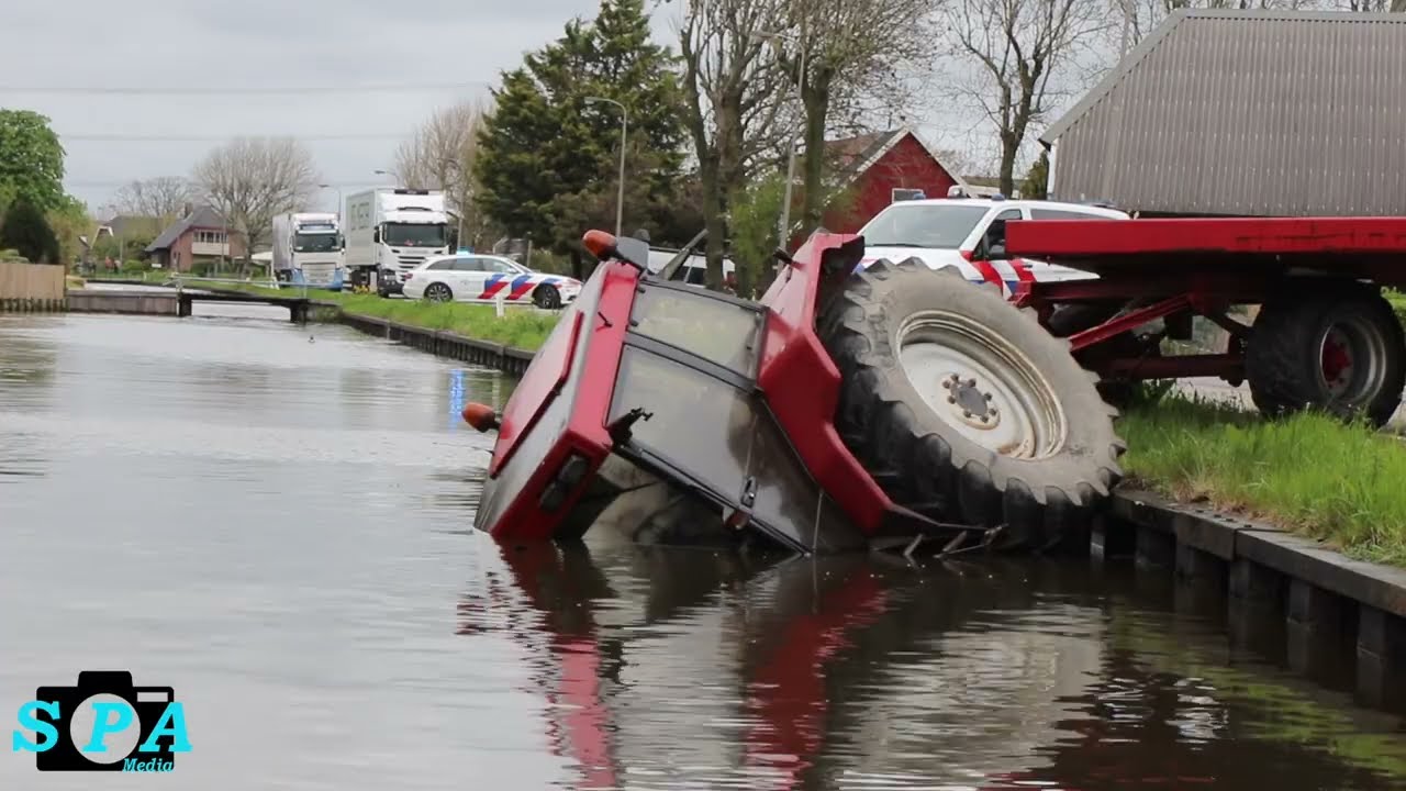 Trekker en bestelbus belanden in het water na ongeval Noordeindseweg in  Berkel en Rodenrijs