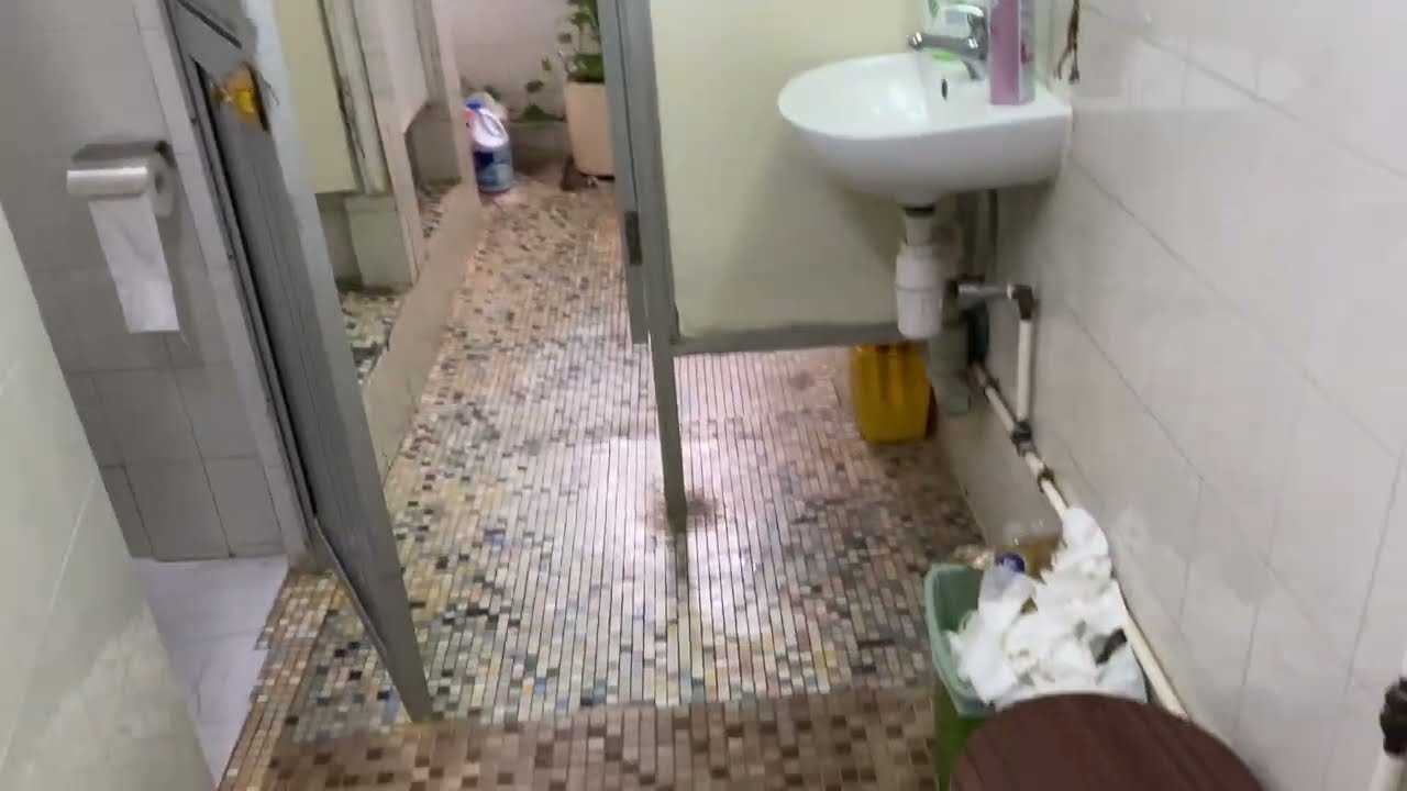 Hong Kong Toilet at Industrial Building - Tung Chong Factory Building
