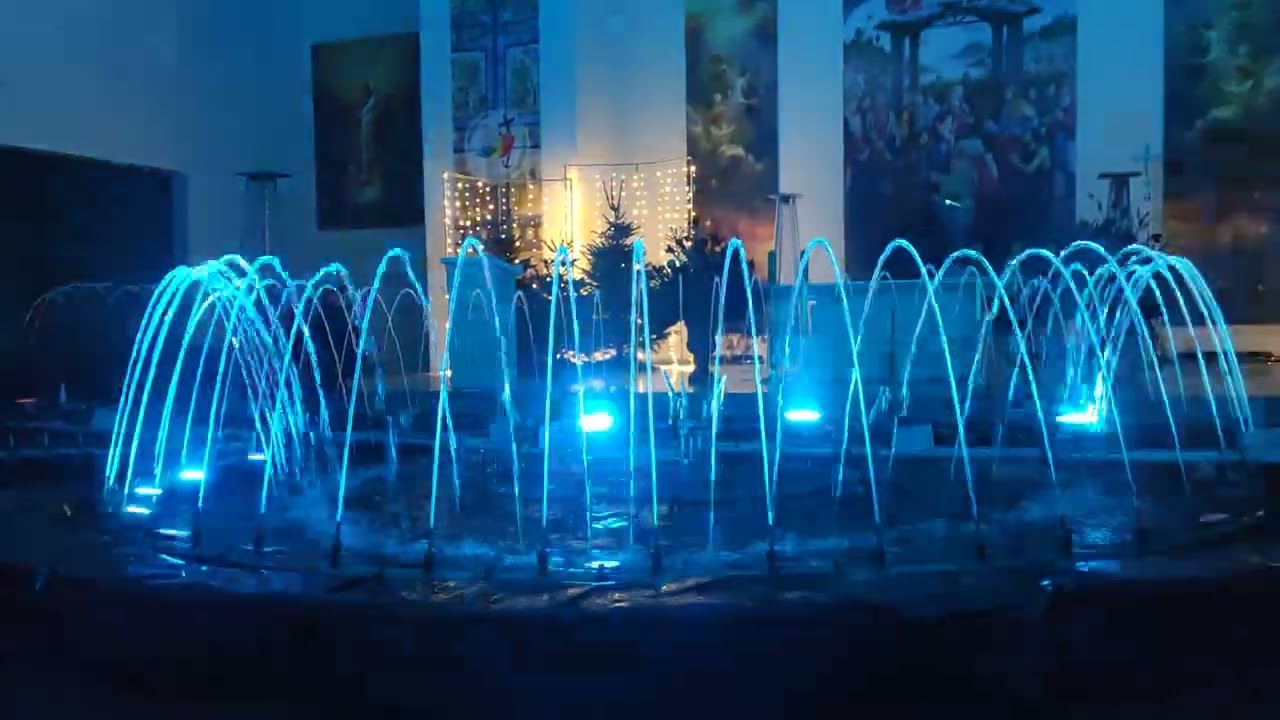 Pilaitės bažnyčios kalėdinis fontanas. 2024, Vilnius, Lietuva.