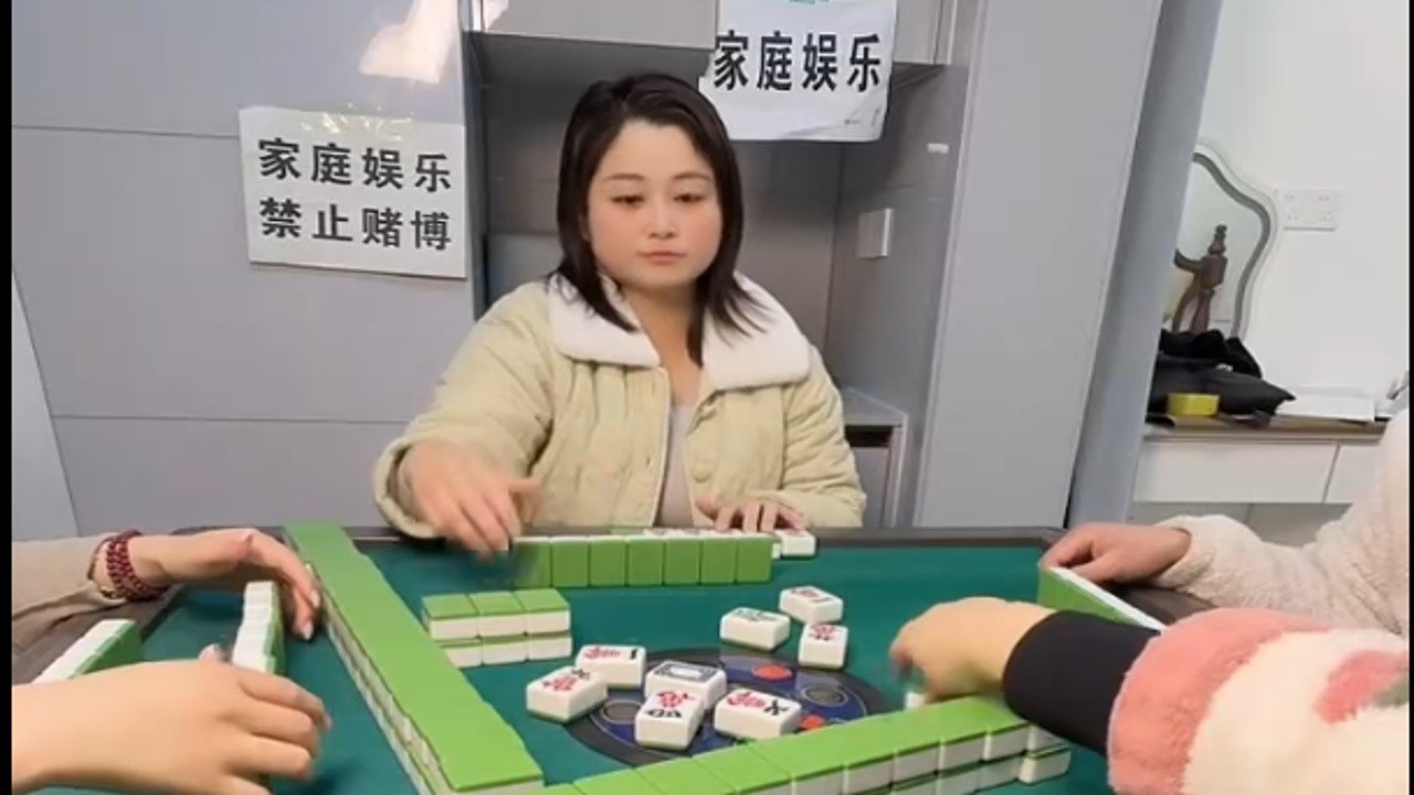 围观小林打麻将直播，高手思路一次看懂！