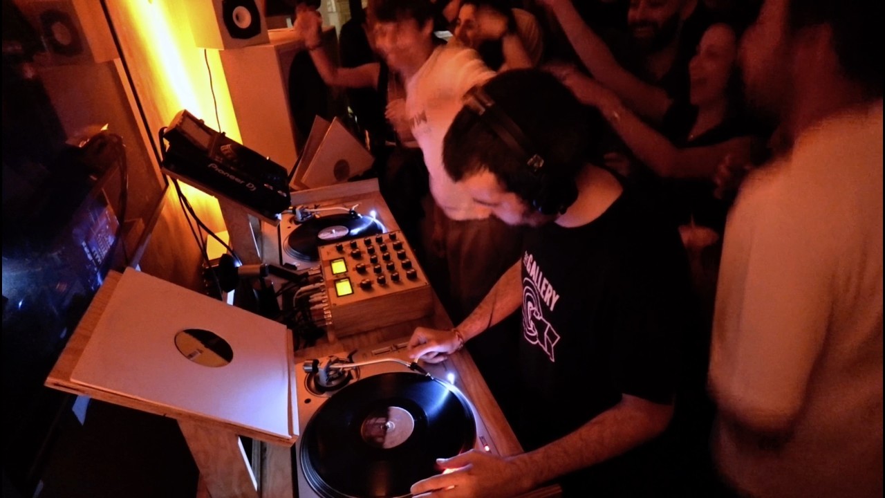 deep house in a paris bar - flabaire & good call at wax bar