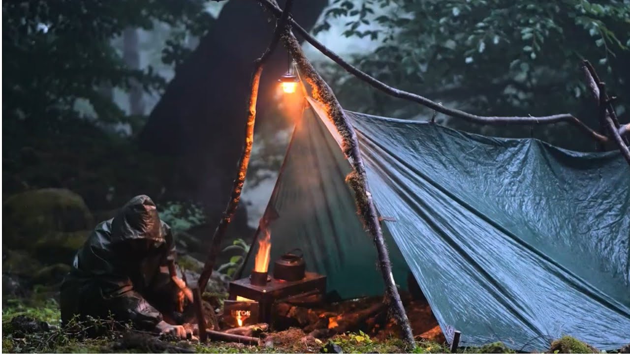 Build tent Shelters and Survive a thunderstorm alone in a rainstorm