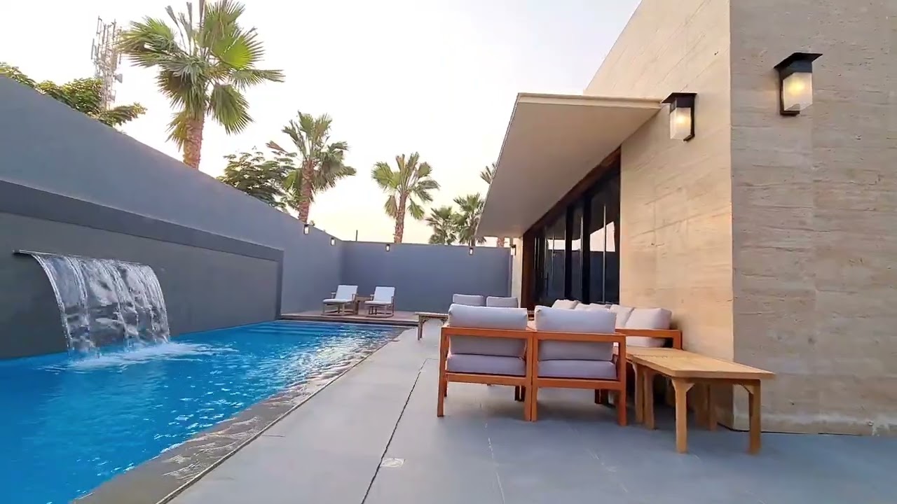 فيلا سوبريور مجلس مطل على المسبح منتجع كيو ريزورت