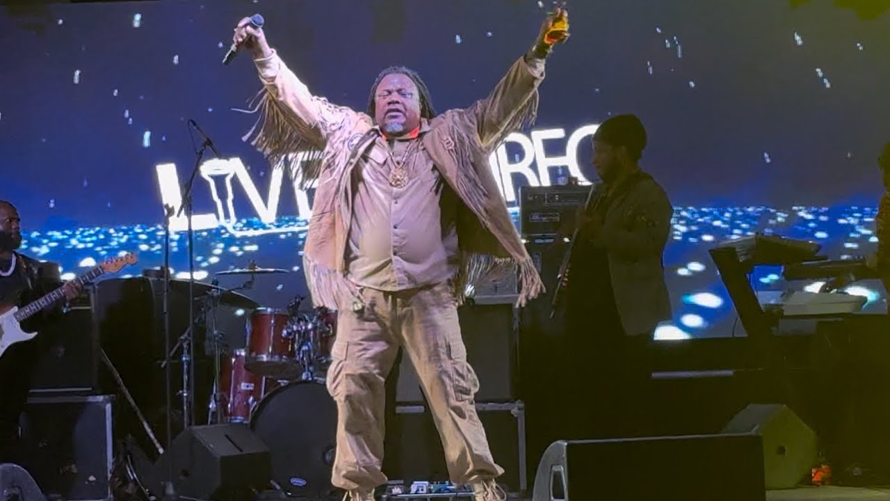 Luciano Took A Big Dive In Port Royal Crowd, LIVE N Direc, Live Performance