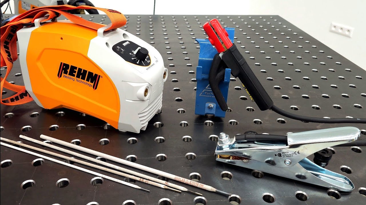 Miniaturowa spawarka MMA, kt&oacute;ra zmieści się niemal w kieszeni od niemieckiego  Rehm Booster 2 - 150