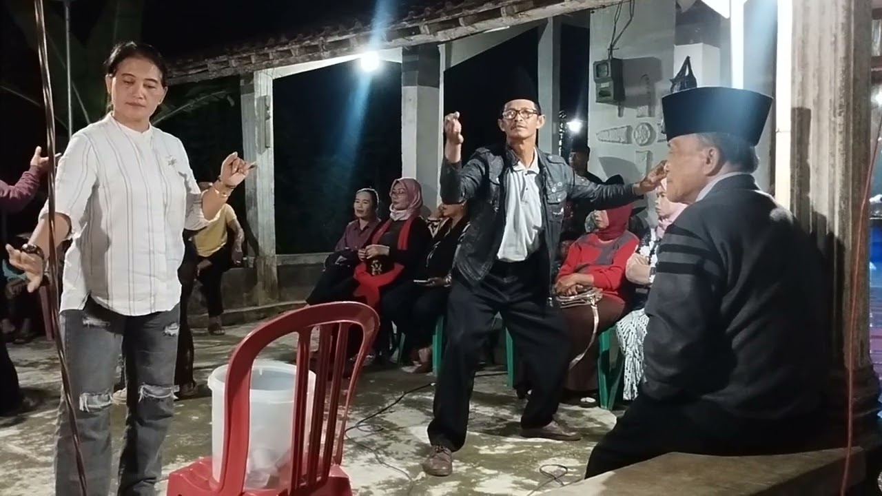 Acara Tahun Baru bersama campursari di barat pasar Bumirejo.