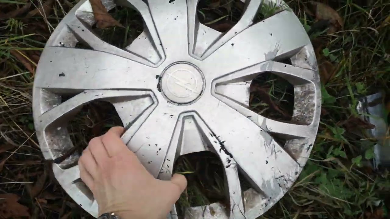 Opel and Renault hubcap