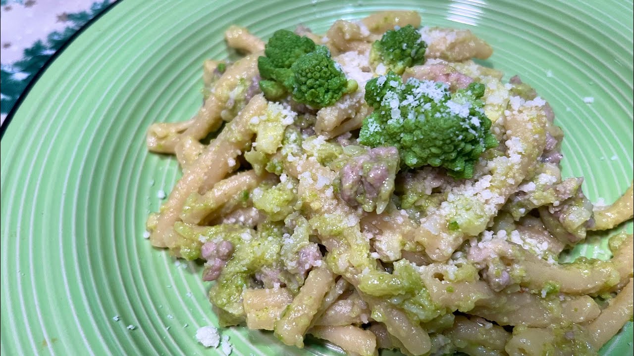 Casarecce con broccolo romanesco e salsiccia: il primo piatto cremoso! 🥦