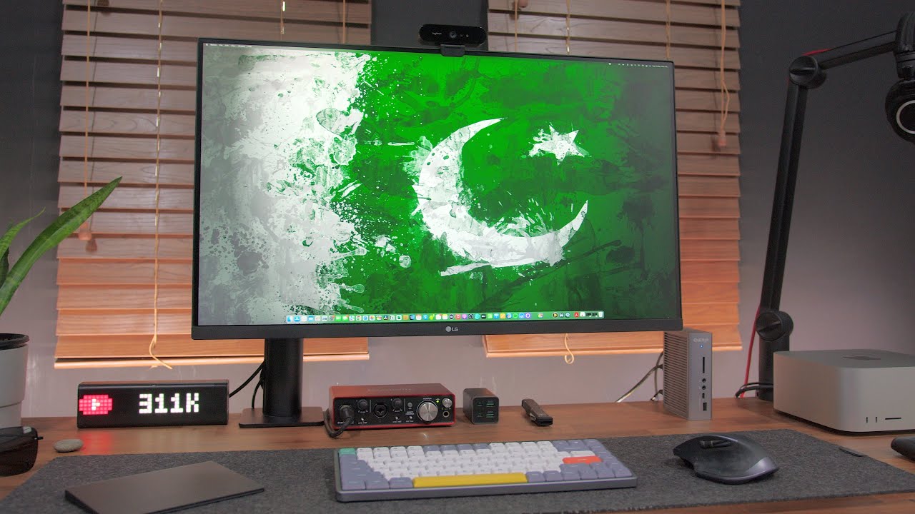 ReviewsPK Desk Setup Tour 2022 | Video Production & Productivity! [English Sub]