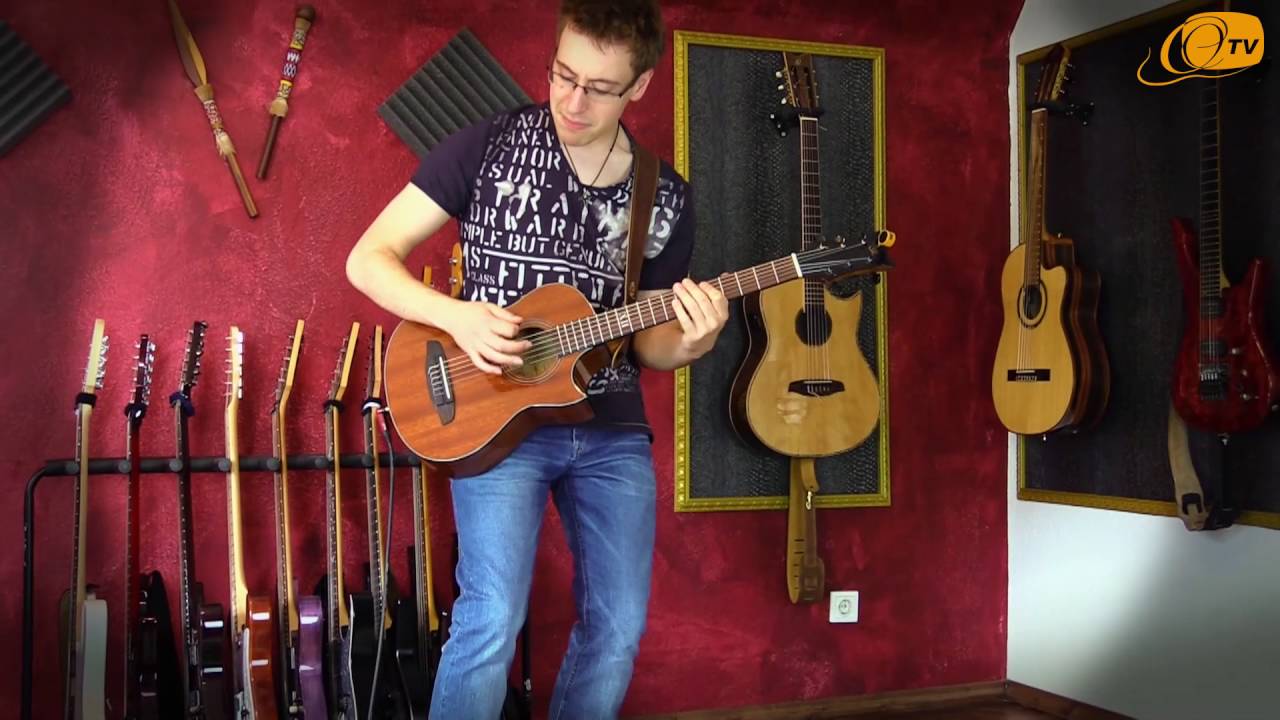 Ortega Guitars | Julian Scarcella plays the HORSE KICK