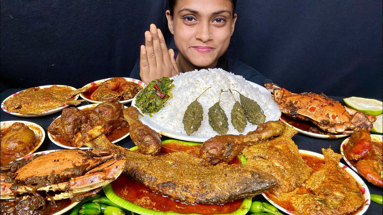 Crab Curry Pomfret Fish Curry Hilsa Fish Curry Prawn Curry Chicken Curry Mutton Curry Rice Eating