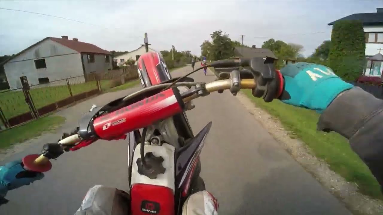 spokojna jazda CR 125 😅  WHEELIE  I UPALANIE