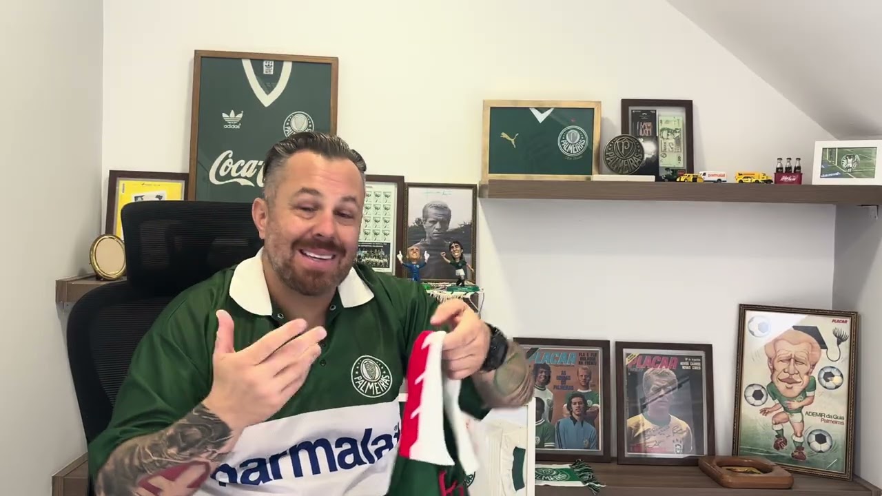 Mais uma gambiarra anos 90’ nas camisas. 