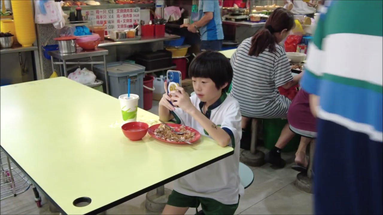 Bendemeer Food Centre. Boon Keng mrt station. Most reasonable price and hidden food paradise.