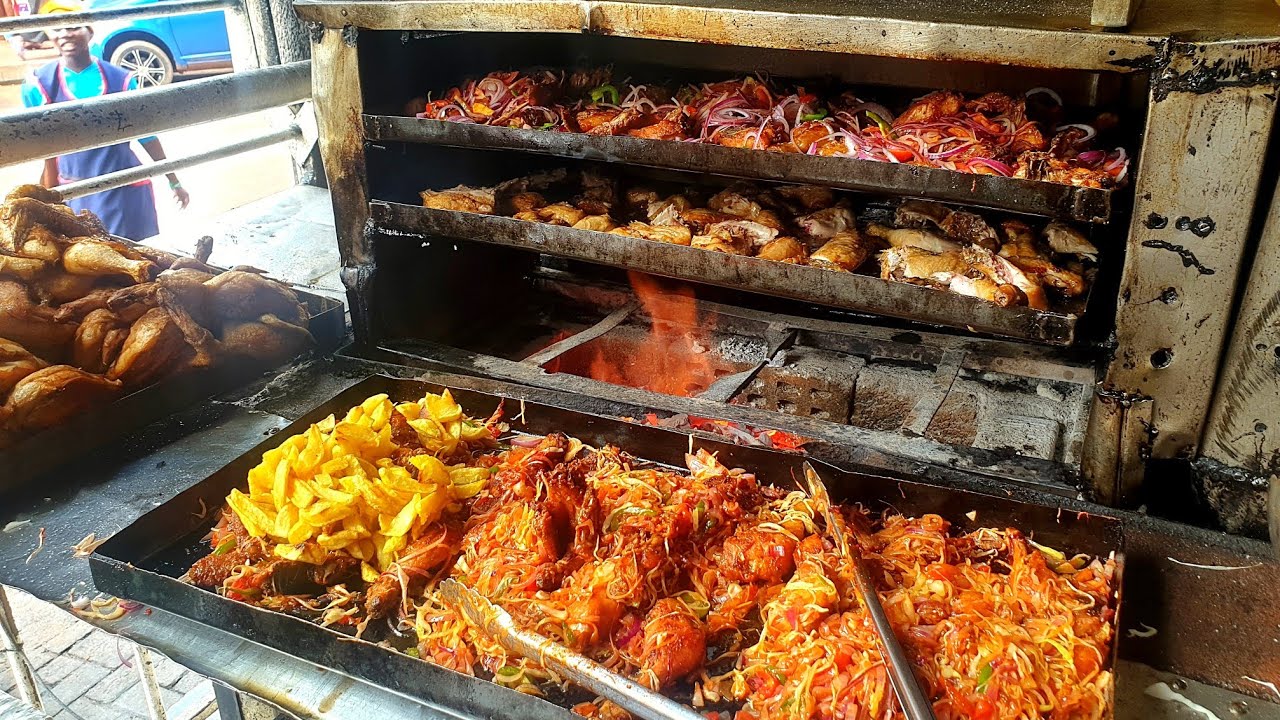 Уголок уличной еды в Кампале, Уганда / популярный рецепт курицы на улице Вандегейя / куриное рагу