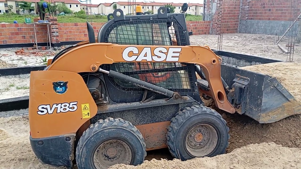 mini pá carregadeira Case mais um dia de trabalho