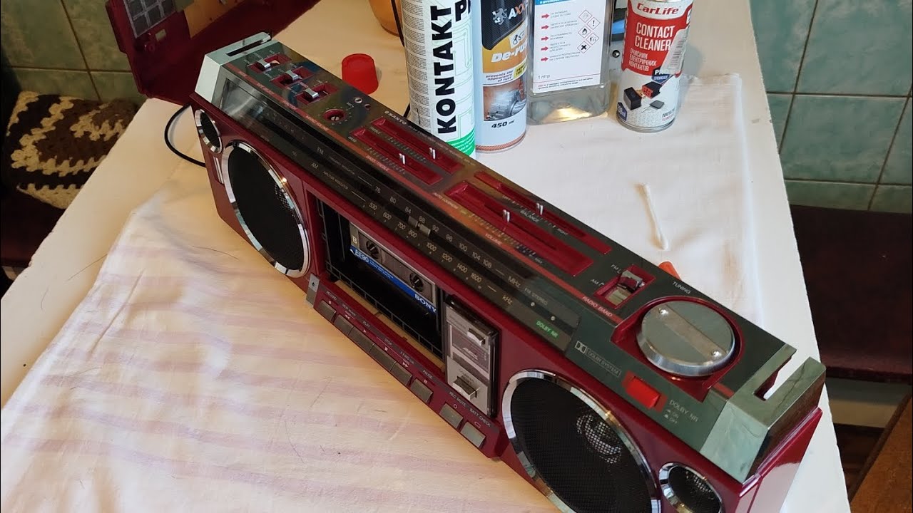 Шуршание КПЕ магнитолы Sanyo MR-V9 на FM диапазоне.