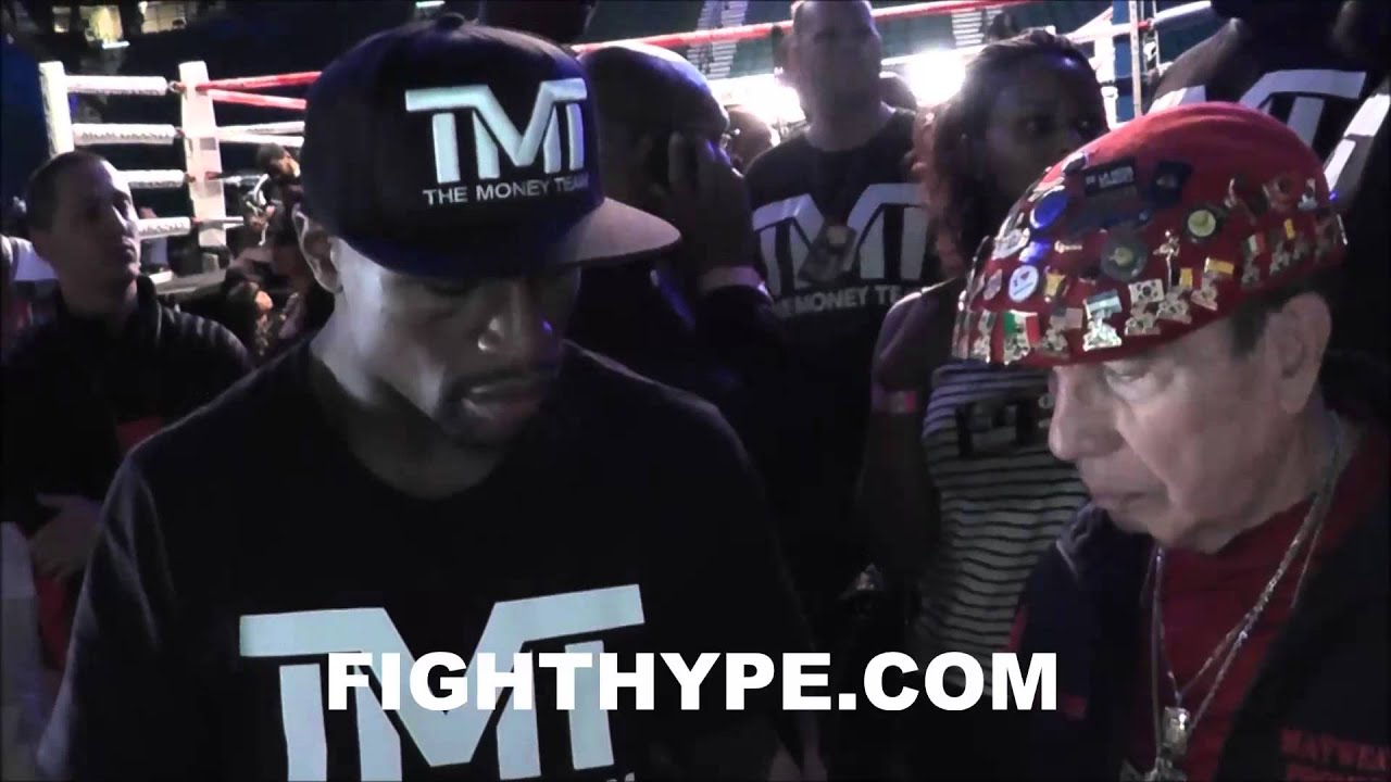 FLOYD MAYWEATHER SELECTS HIS GLOVES FOR MAY DAY