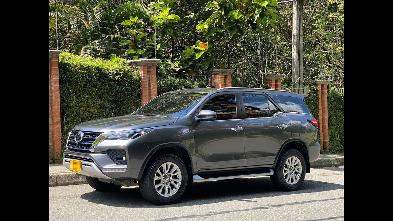 TOYOTA FORTUNER VERSIÓN SRV ( VERSION LUJO)