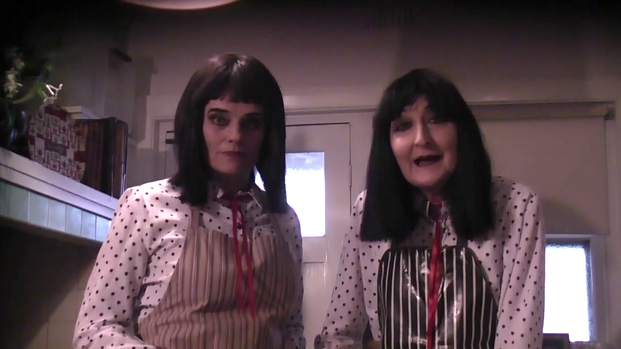 The Kransky Sisters - How to save your pennies with Chrismas dinners...