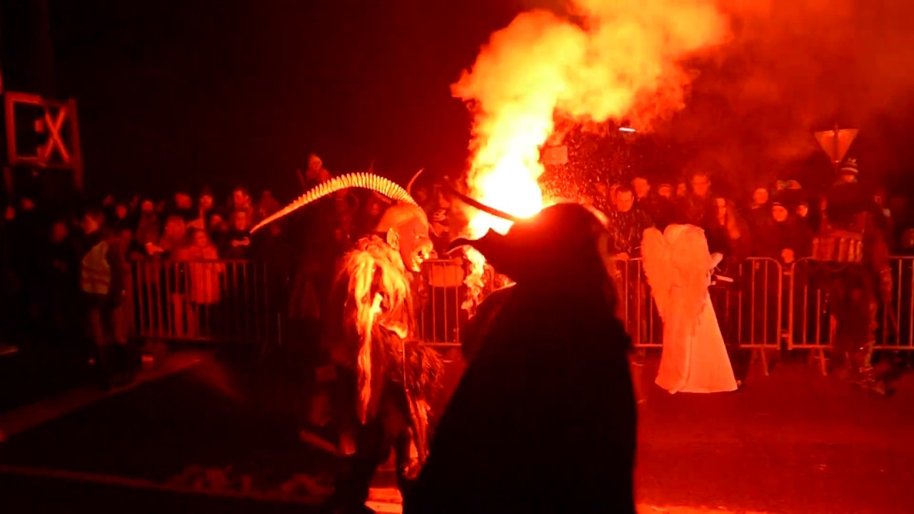 Teufel und Hexen im Feuer