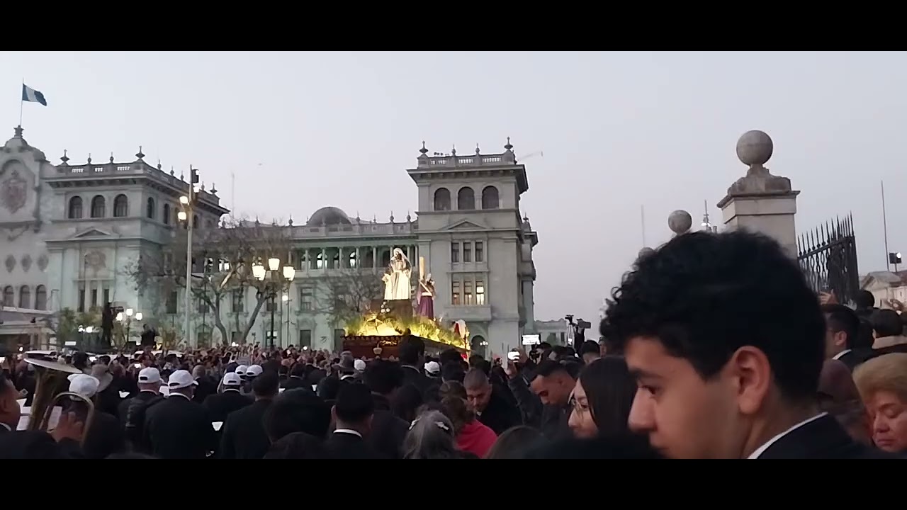 Procesión del Primer Jueves de cuaresma, con Jesús Nazareno de los Milagros Rey del Universo. 