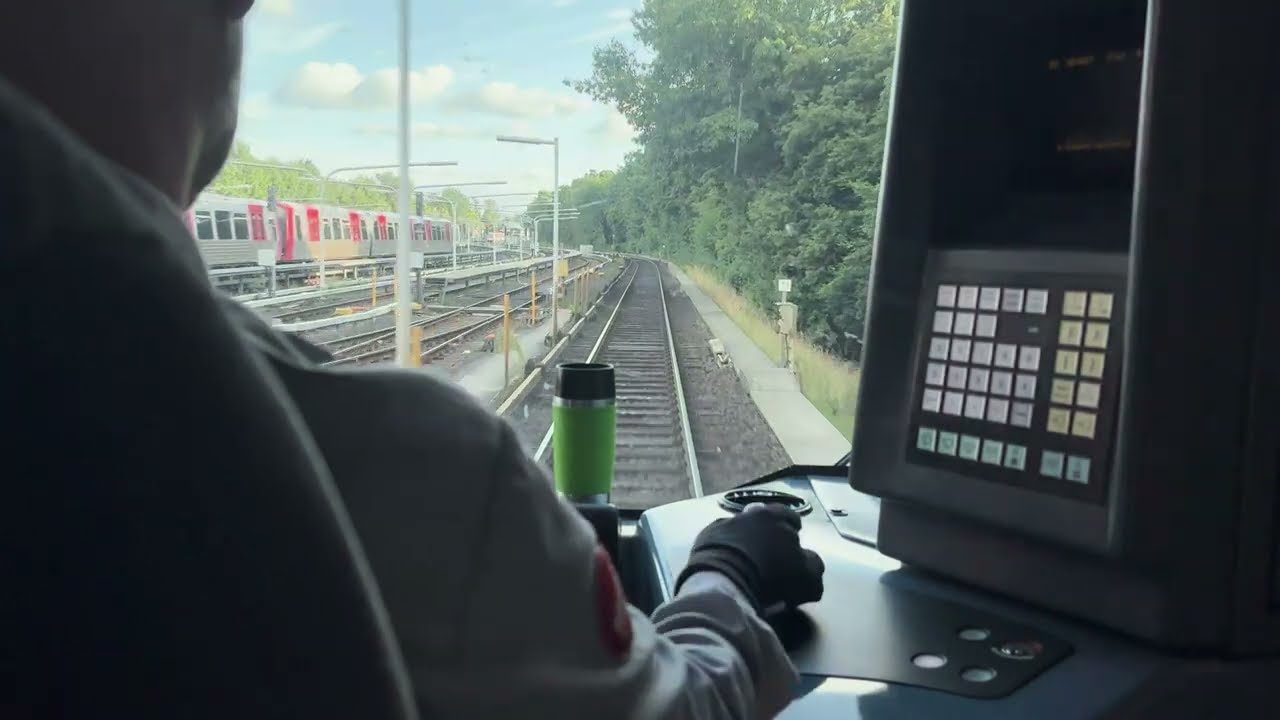 U-Bahn Hamburg - Führerstandsmitfahrt auf der U1 von Wandsbek-Gartenstadt bis Volksdorf und zurück
