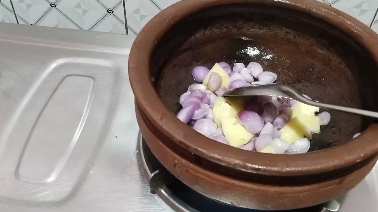 തേങ്ങ വറുത്തരച്ച മുട്ടക്കറി 