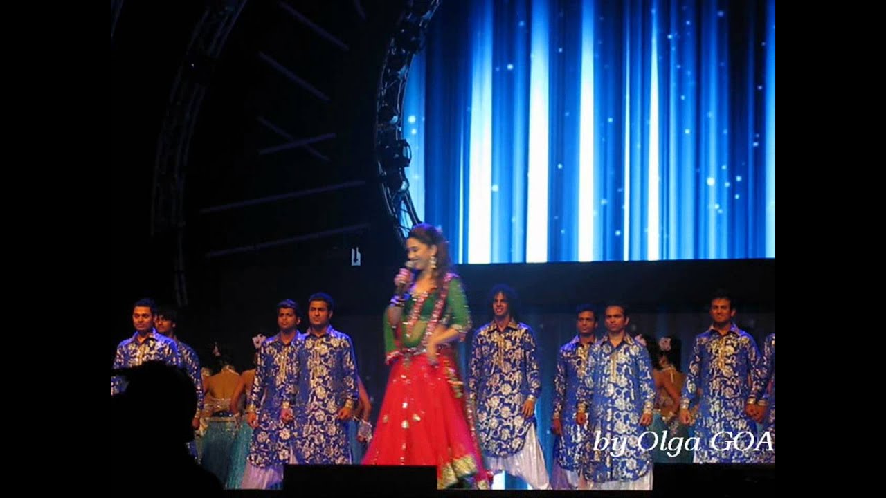 SRK @iamsrk Live Concert in Dubai with Madhuri & Deepika - 1 december 2013 (part 4)
