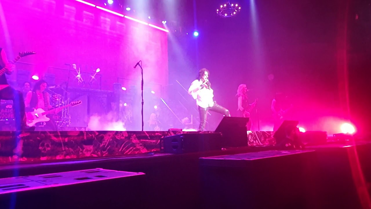 Alice Cooper - Roses on white lace - Brussels 21.09.2019