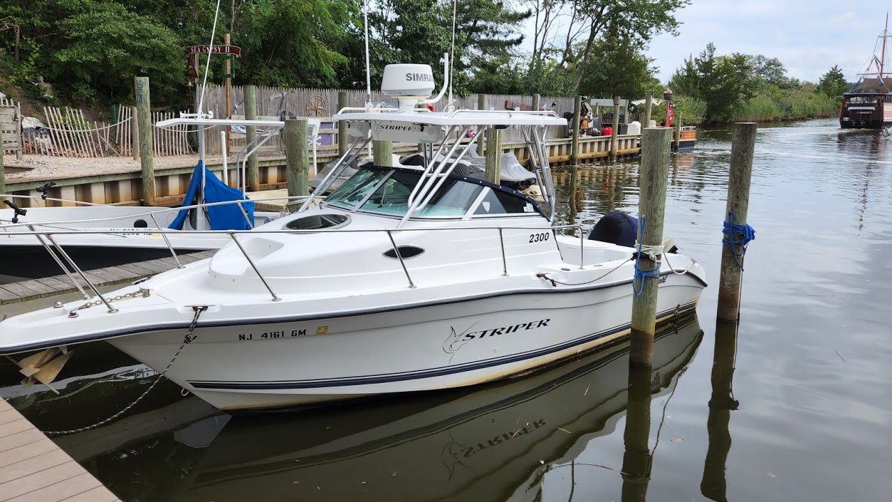 23' Seaswirl Striper Walkaround Cuddy Cabin 2300. Afternoon Cruise and Swim