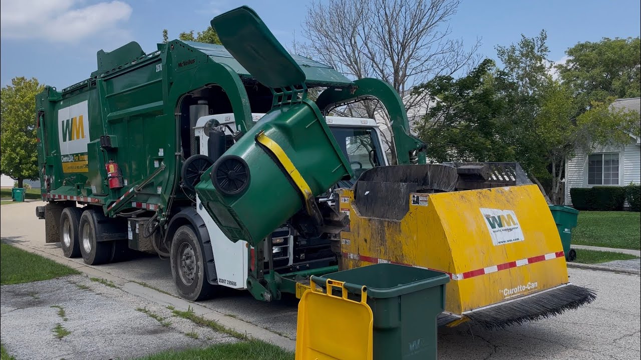 WM CNrG Mack LR Long McNeilus Meridian Lid Flipping Curotto Can Garbage Truck