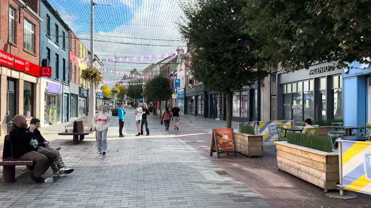 WALKING through LISBURN CITY CENTRE in NORTHERN IRELAND☘️4K (60fps)